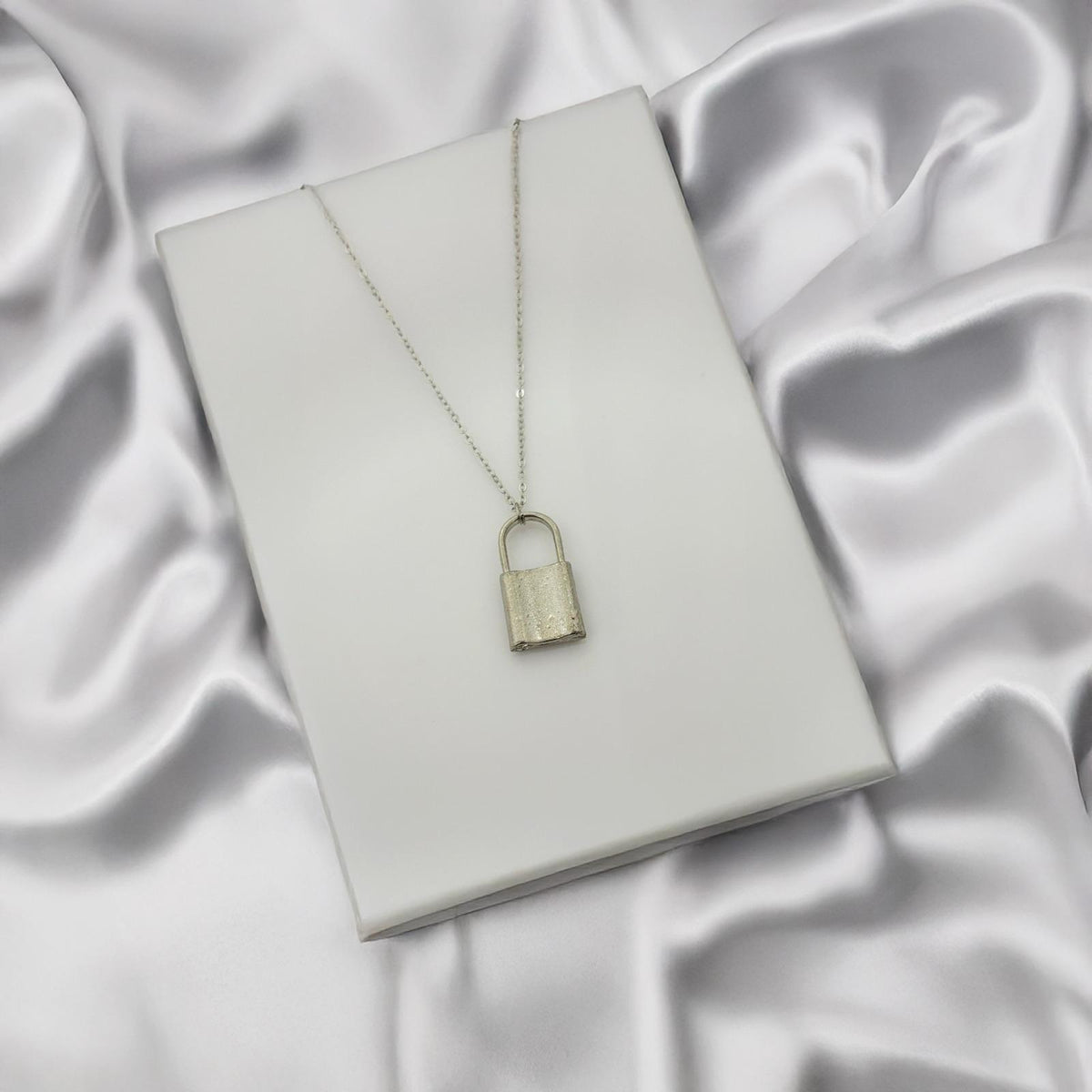 Women Padlock Necklace - Nimé By Shop Trendys