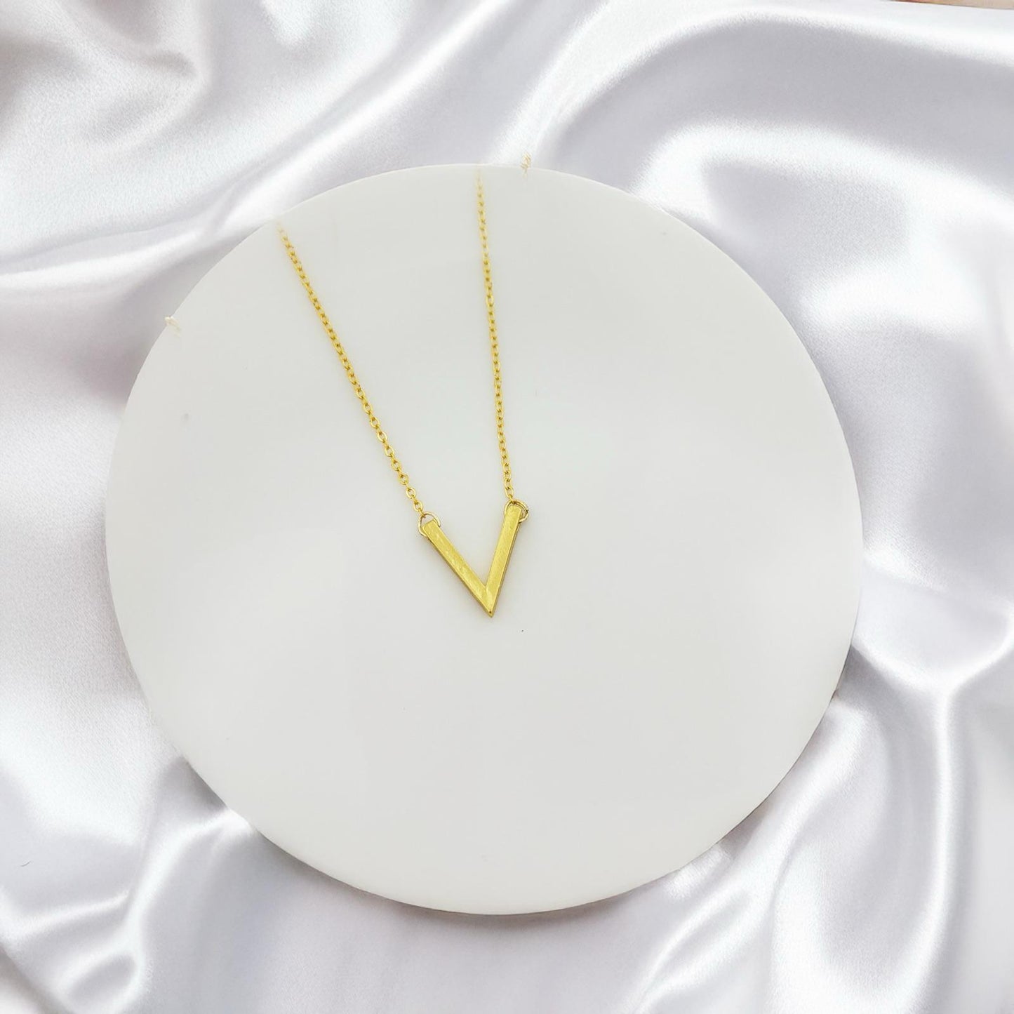 Elegant V Women Necklace - Nimé By Shop Trendys