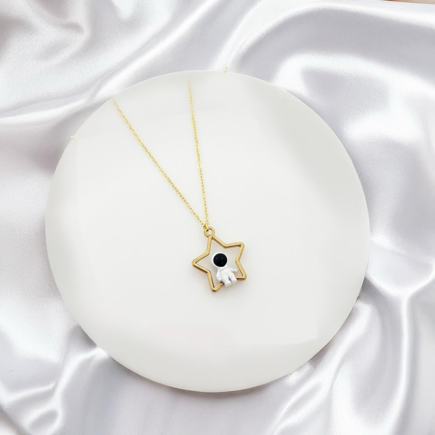 Cute Star Astronaut Women Necklace - Nimé By Shop Trendys