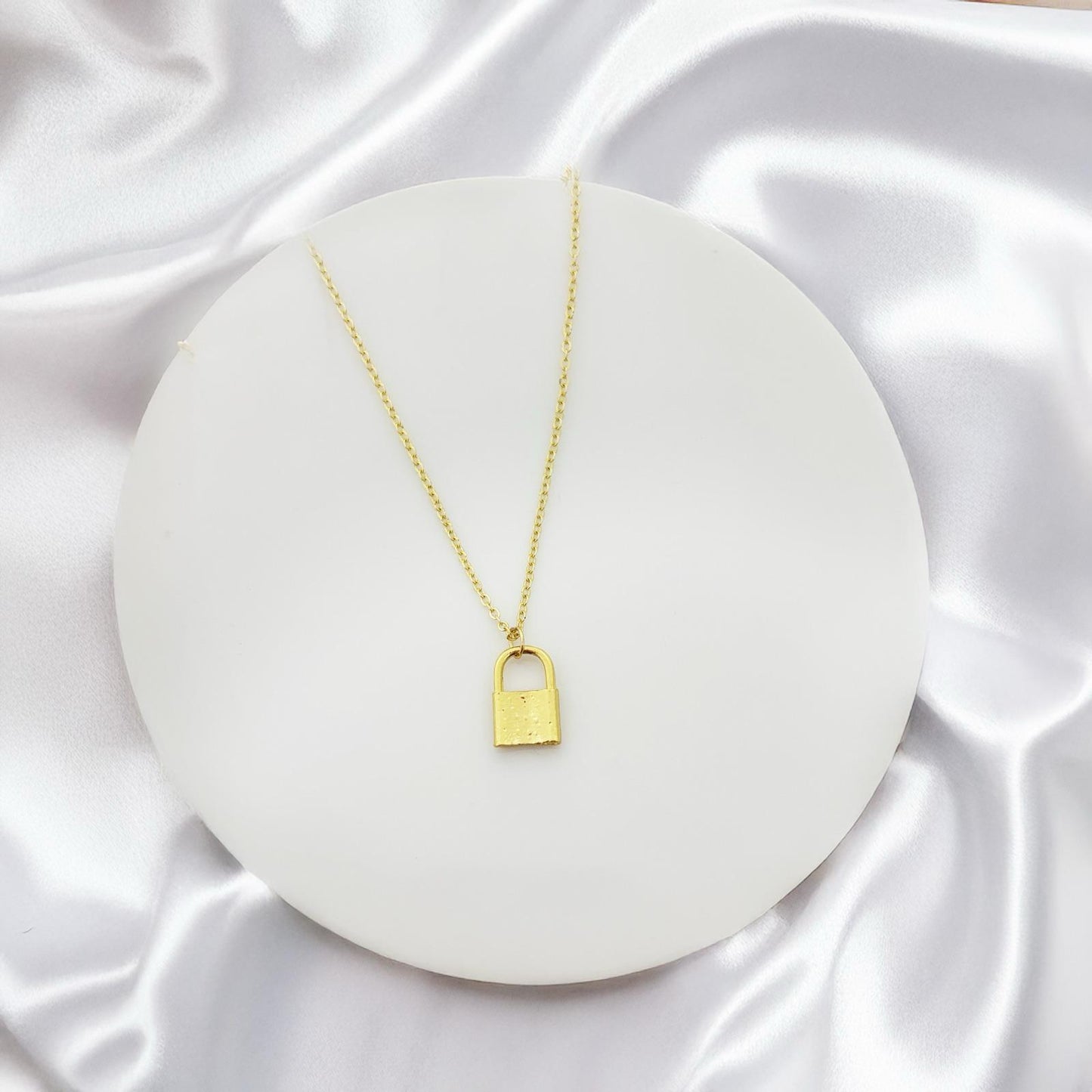 Mini Lock Women Necklace - Nimé By Shop Trendys