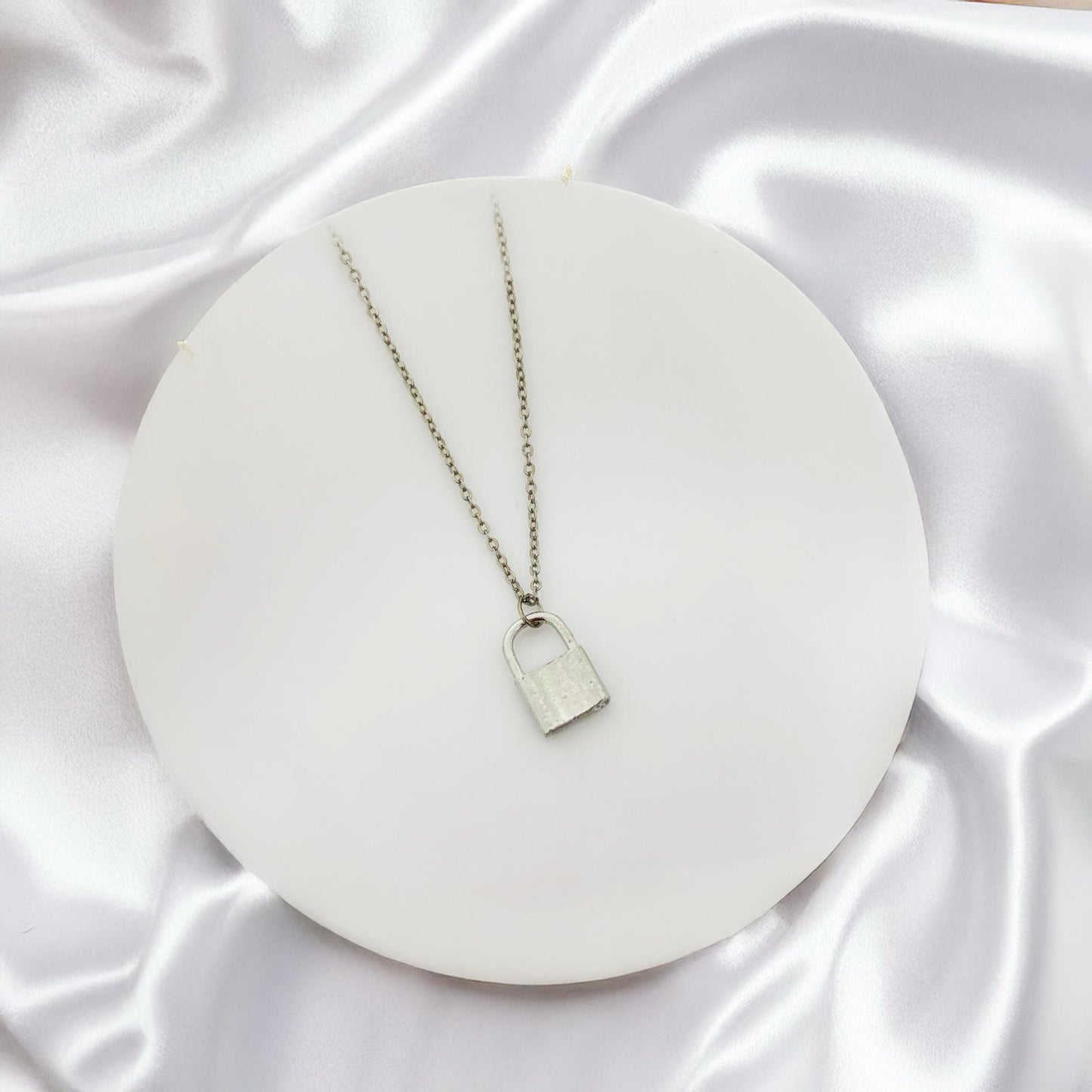 Mini Lock Women Necklace - Nimé By Shop Trendys