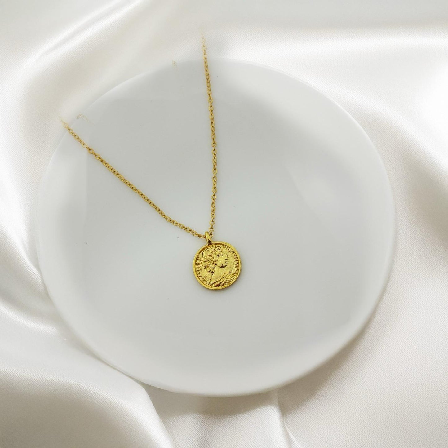 Simple Coin Women Necklace - Nimé By Shop Trendys