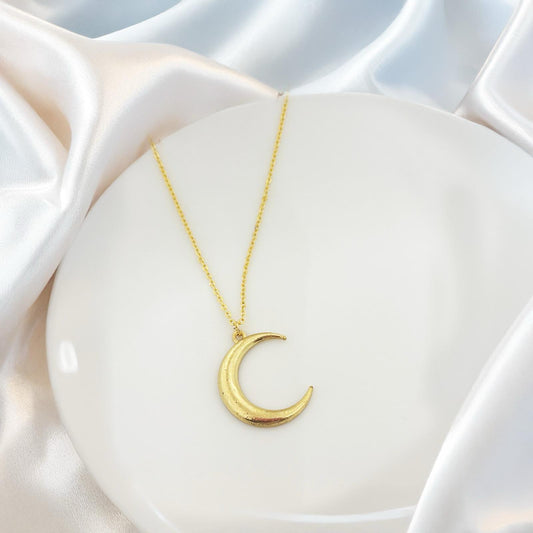 Crescent Moon Women Necklace - Nimé By Shop Trendys