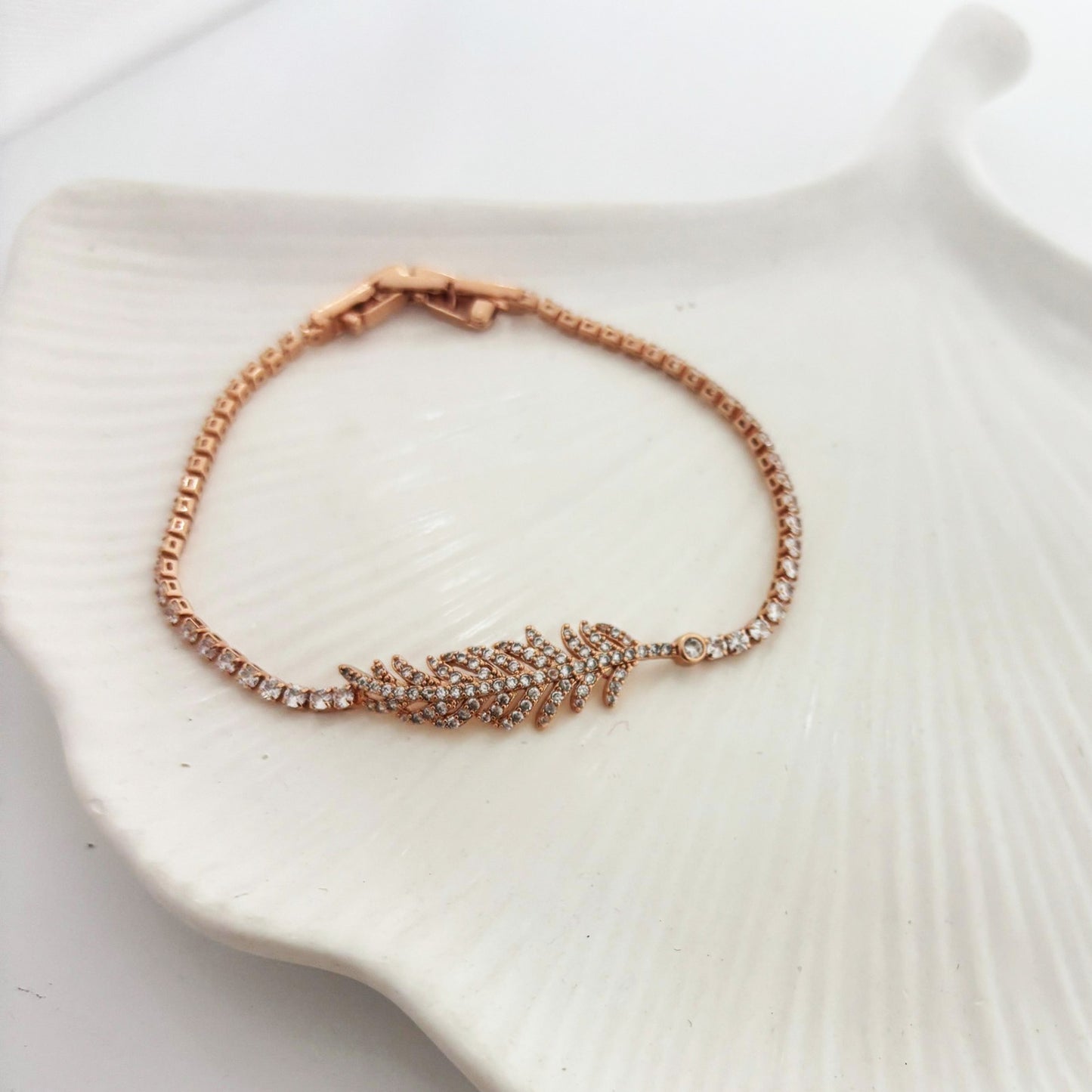 Tennis Leaf Bracelet (Anti Tarnish)