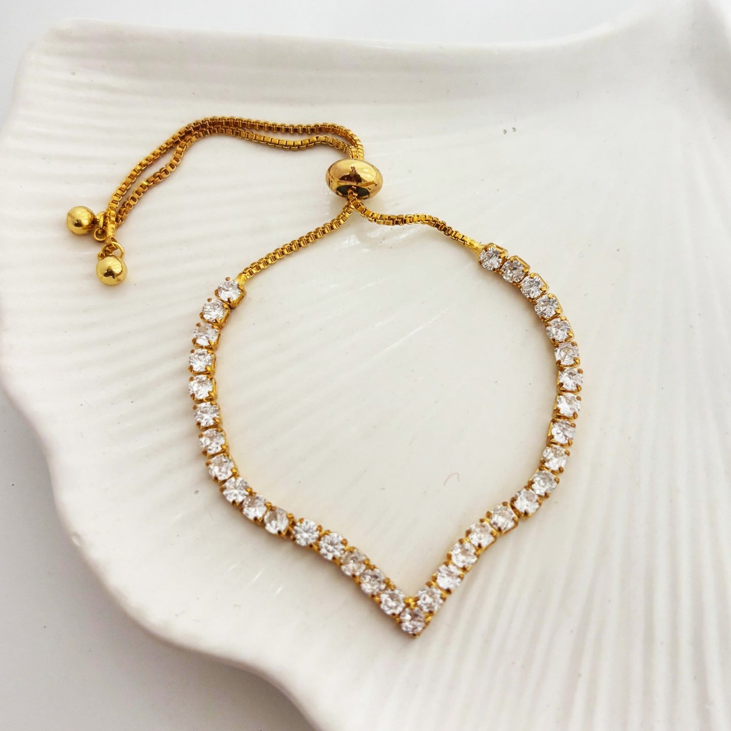 V Tennis Bracelet (Anti Tarnish)