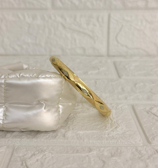 Diamond Weave Enamel Kada - Gold Ivory