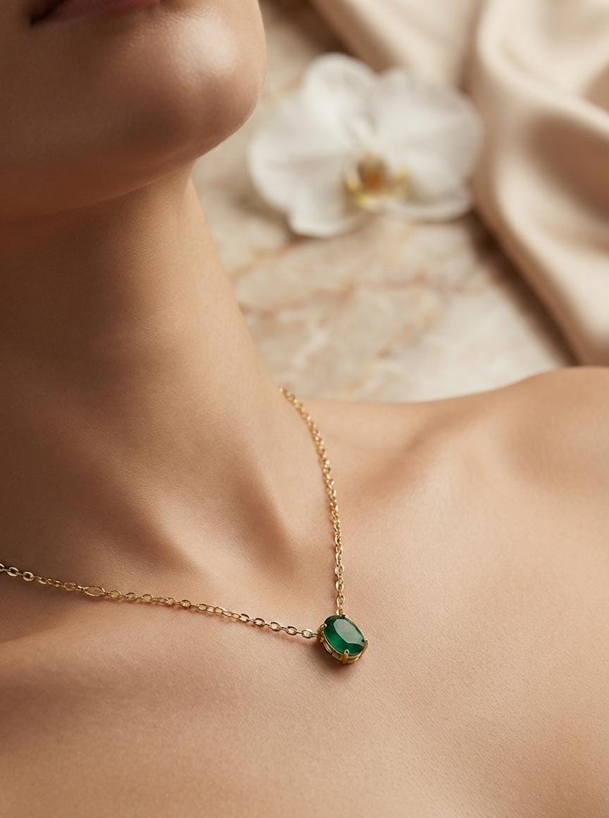 Anti Tarnish Women Emerald Solitaire Pendant Necklace