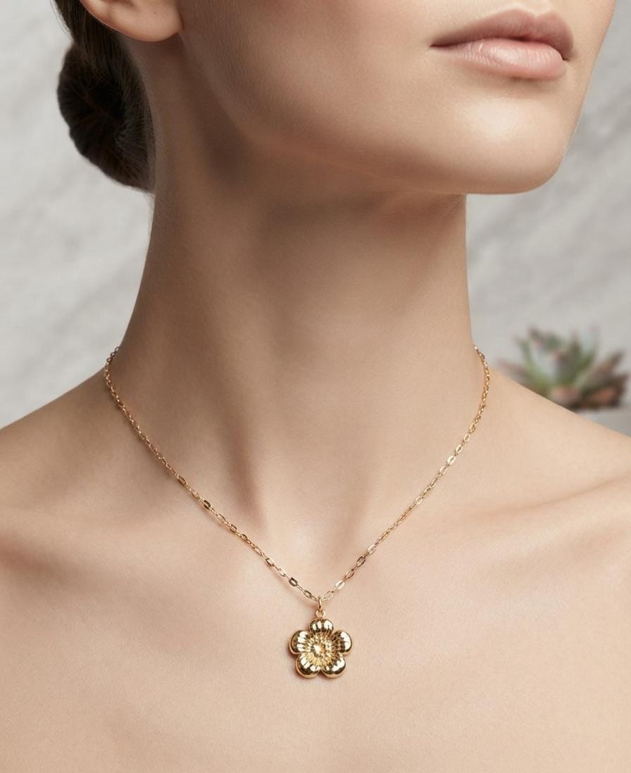 Anti Tarnish Women Golden Flower Pendant Necklace