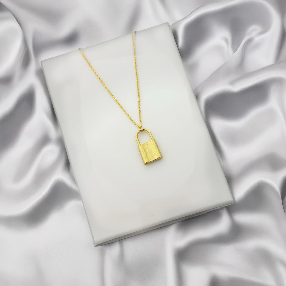 Women Padlock Necklace - Nimé By Shop Trendys