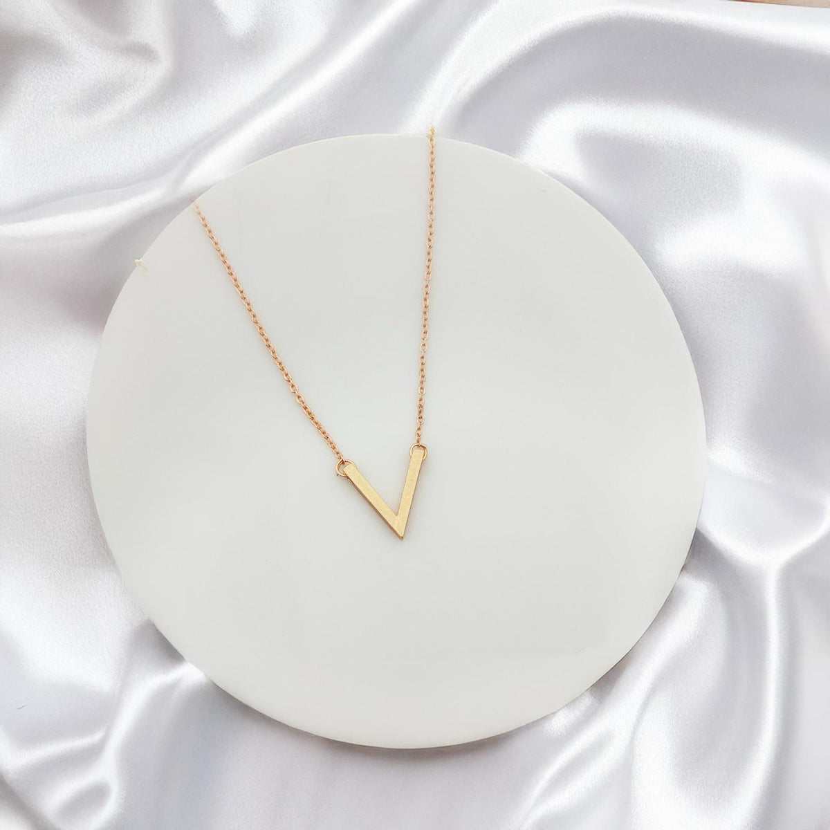 Elegant V Women Necklace - Nimé By Shop Trendys