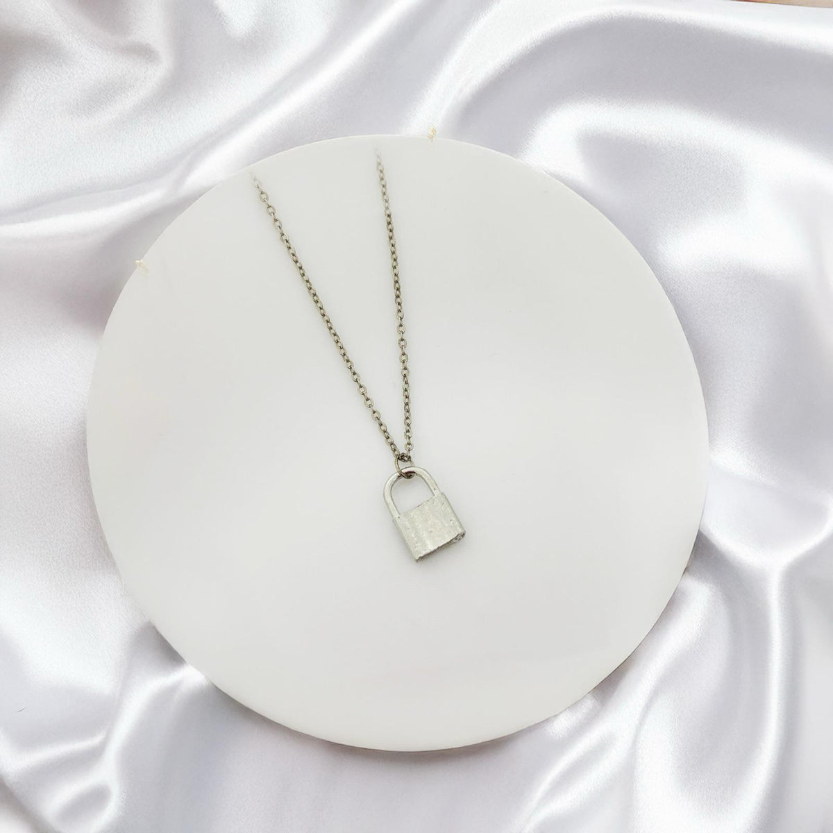Mini Lock Women Necklace - Nimé By Shop Trendys