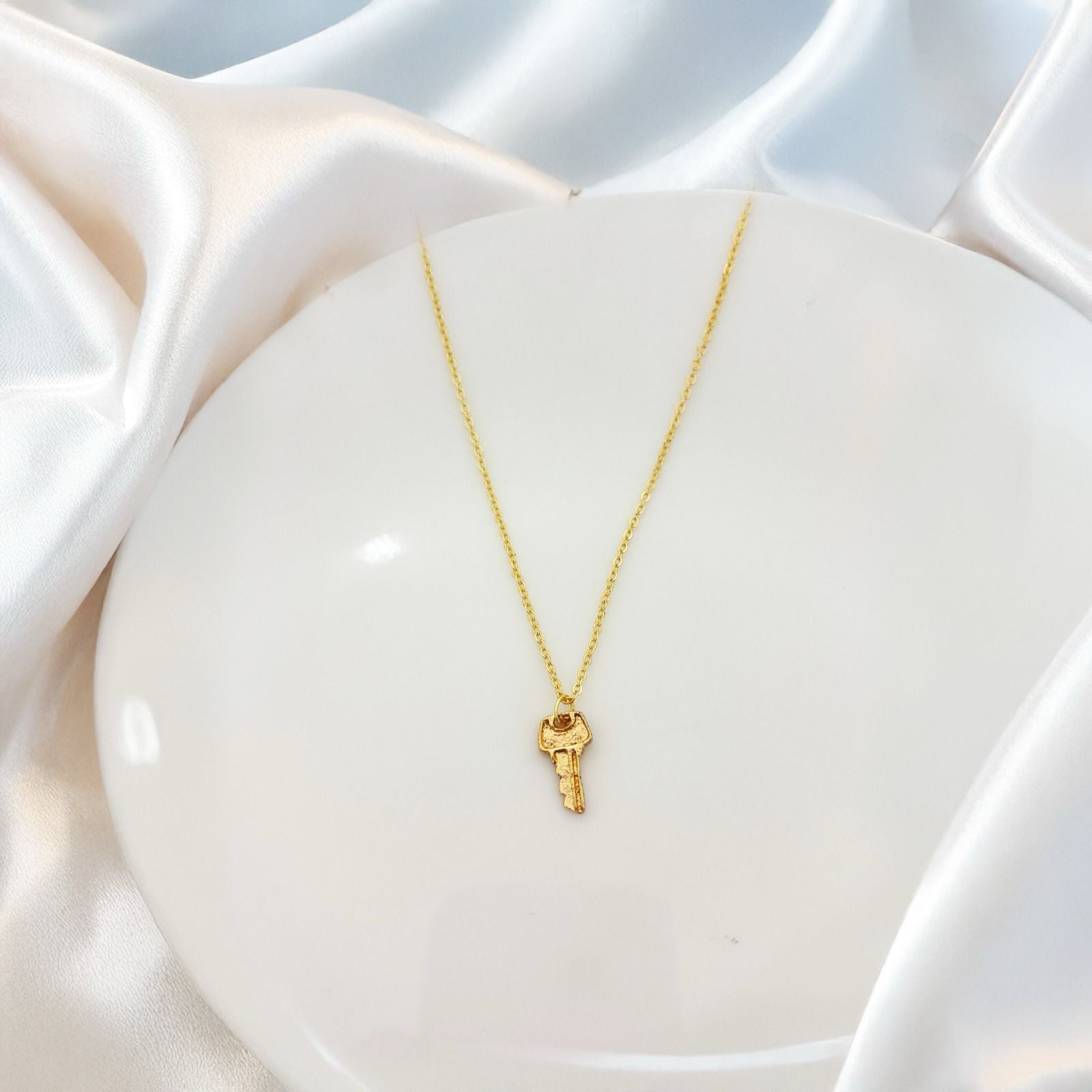 Women Key Women Necklace - Nimé By Shop Trendys