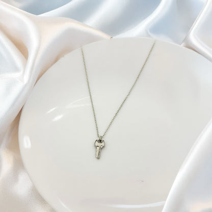 Women Key Women Necklace - Nimé By Shop Trendys