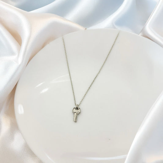 Women Key Women Necklace - Nimé By Shop Trendys