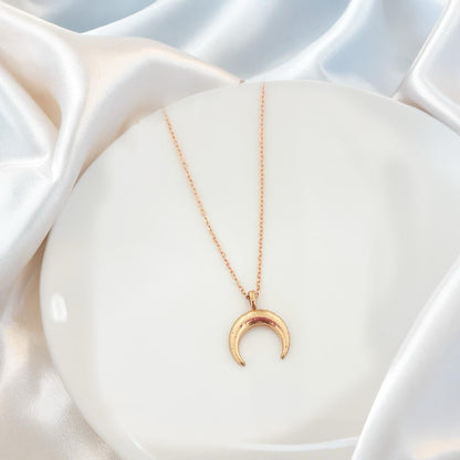 Small Moon Women Necklace - Nimé By Shop Trendys