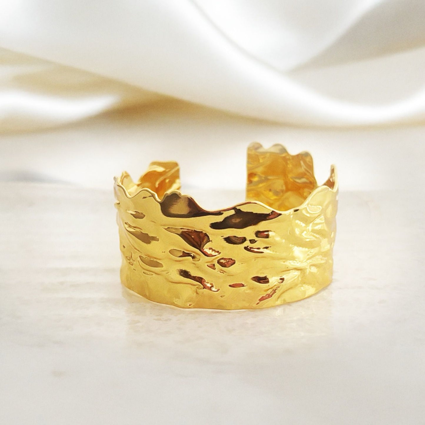 Golden Chunky Women Kada Bracelet (Adjustable & Anti Tarnish)