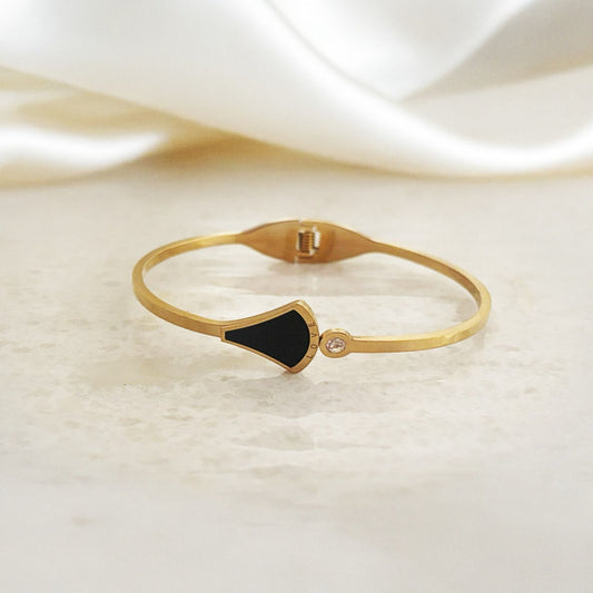 Golden Sleek Women Kada with Black Inlay and Sparkling Kada bracelet (Anti Tarnish)