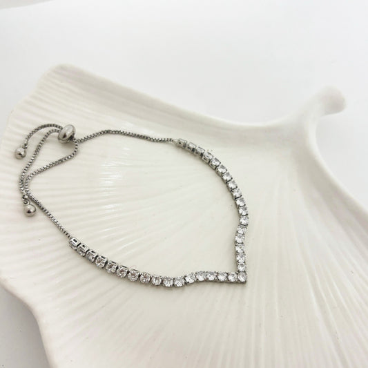 V Tennis Bracelet (Anti Tarnish)
