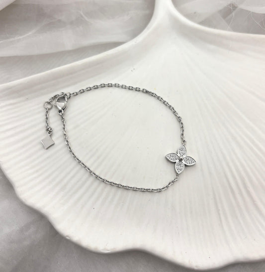Silver Sparkling Clover Women Bracelet (Anti Tarnish)