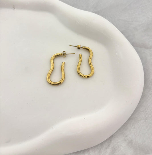Curve Golden Earrings (Anti Tarnish)