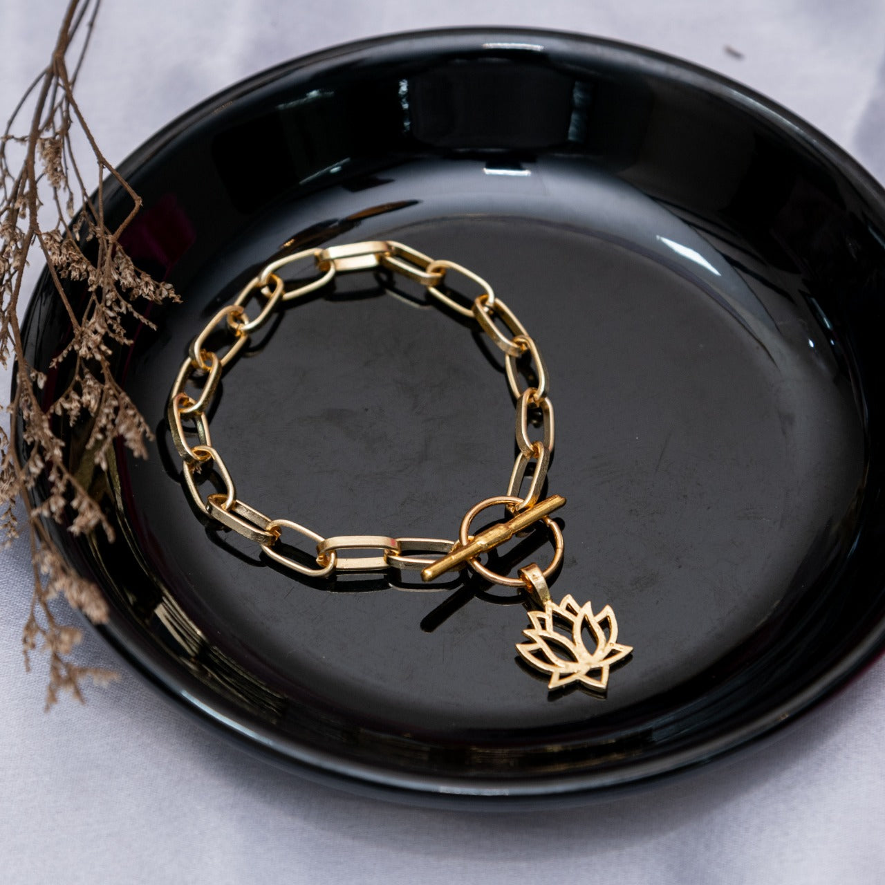 Cuban Toggle Golden Women Bracelet - Nimé By Shop Trendys