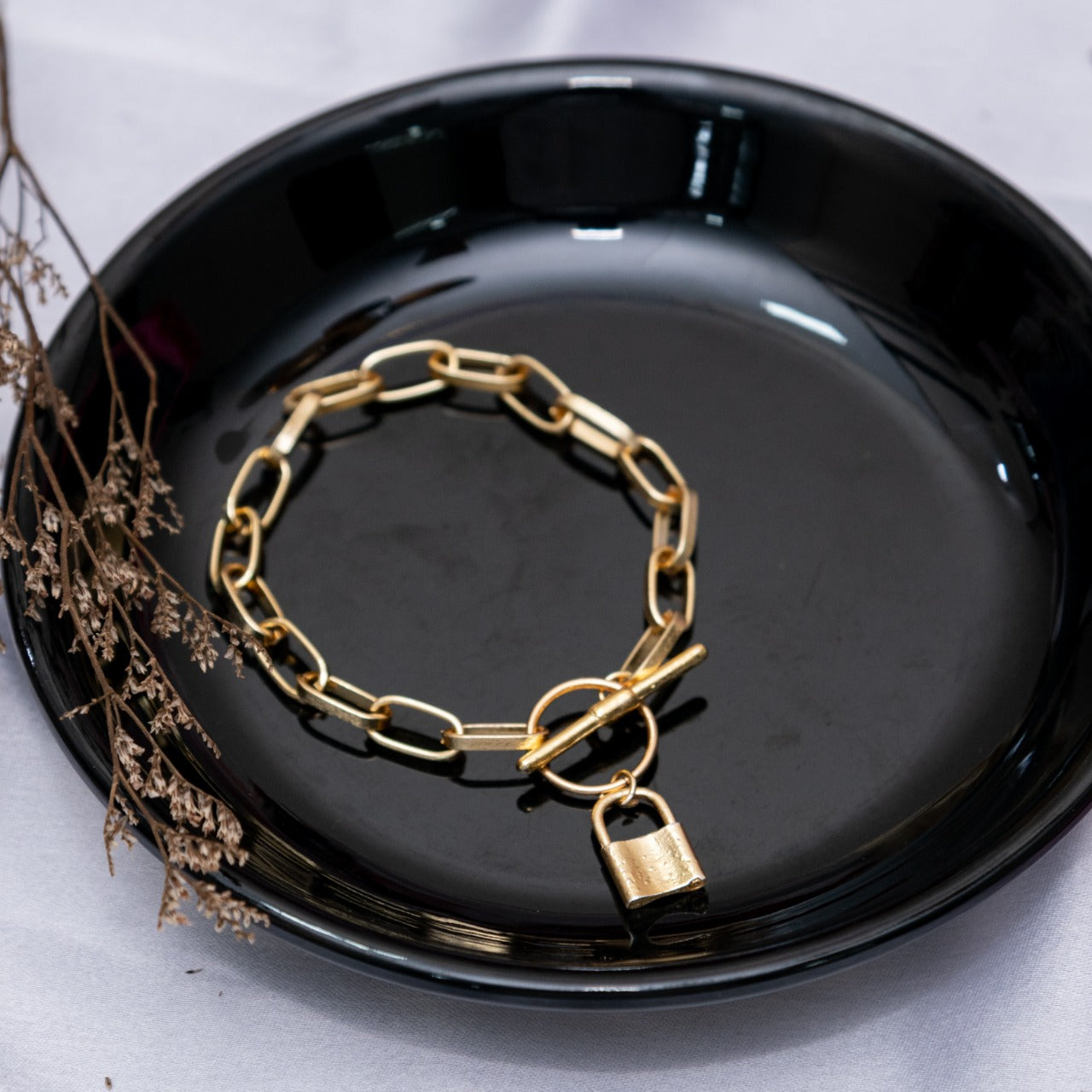Cuban Toggle Golden Women Bracelet - Nimé By Shop Trendys