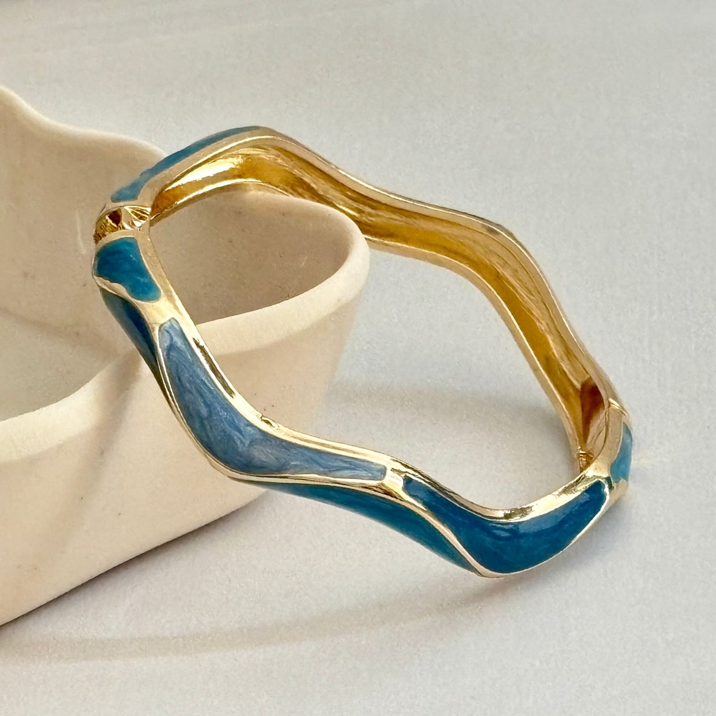 Women Curve Enamel Kada Bracelet - Nimé By Shop Trendys