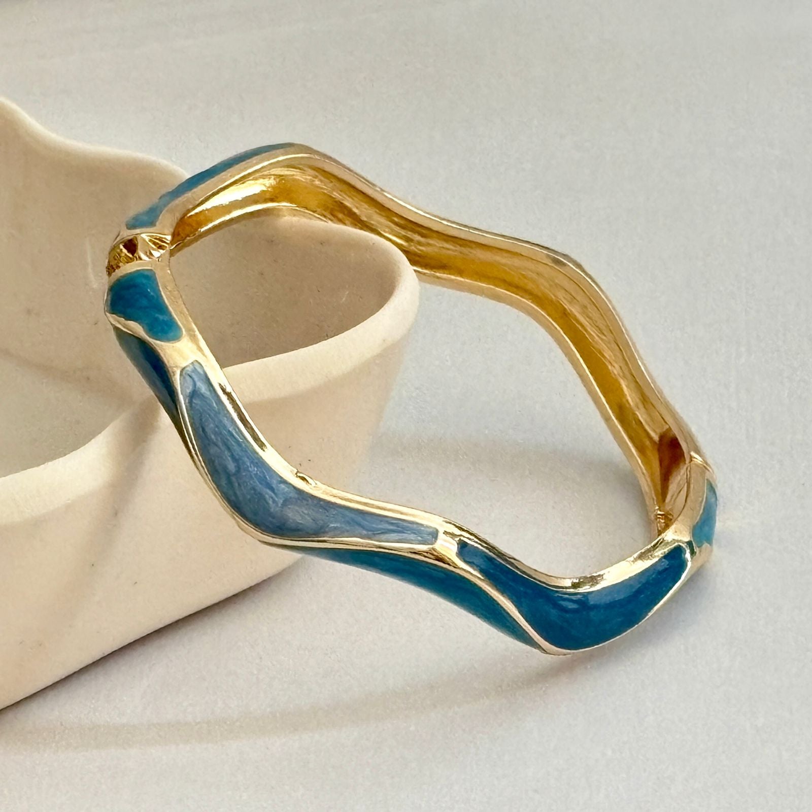 Women Curve Enamel Kada Bracelet - Nimé By Shop Trendys
