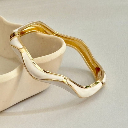 Women Curve Enamel Kada Bracelet - Nimé By Shop Trendys