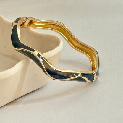 Women Curve Enamel Kada Bracelet - Nimé By Shop Trendys