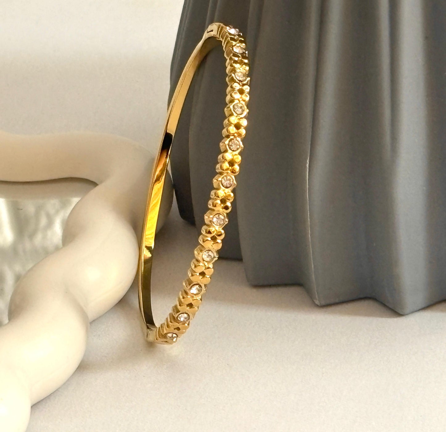 Women Golden Flower Minimal Kada Bracelet (Anti Tarnish) - Nimé By Shop Trendys