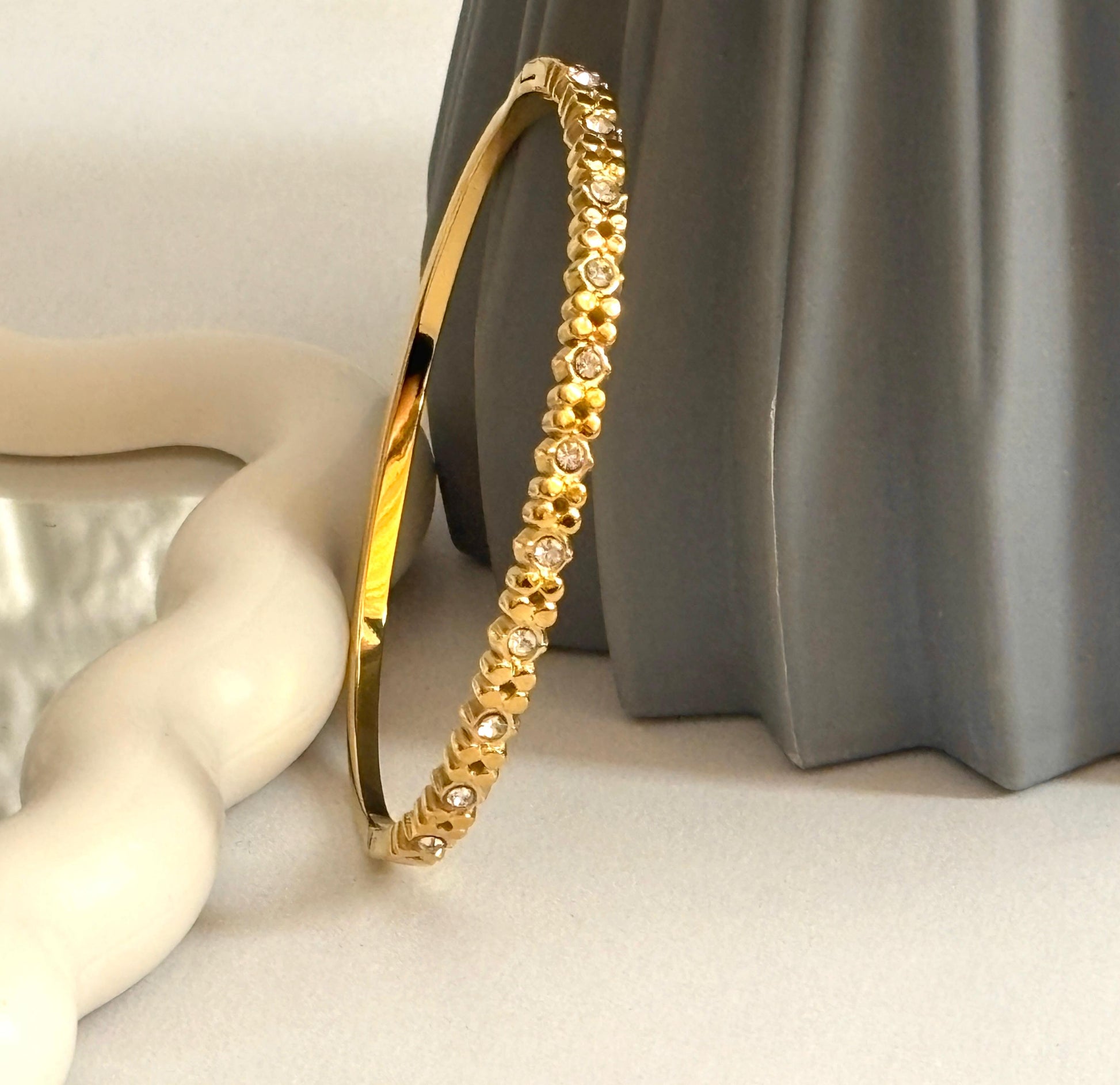 Women Golden Flower Minimal Kada Bracelet (Anti Tarnish) - Nimé By Shop Trendys