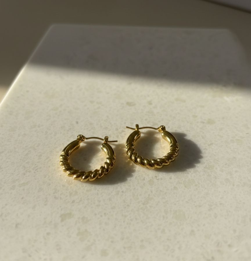 Women Anti Tarnish Curve Knot Halo Earring