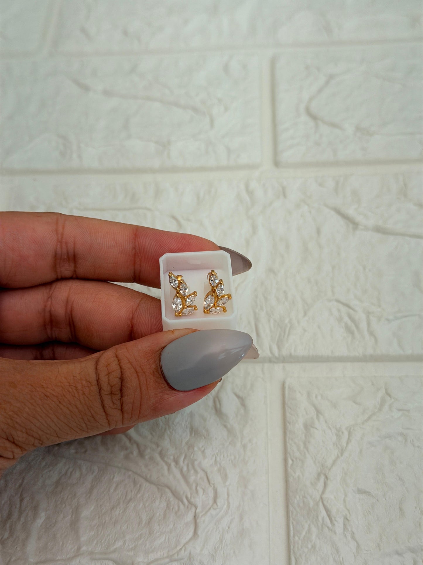 Anti Tarnish Leaf Climber Ball Back Studs - Golden