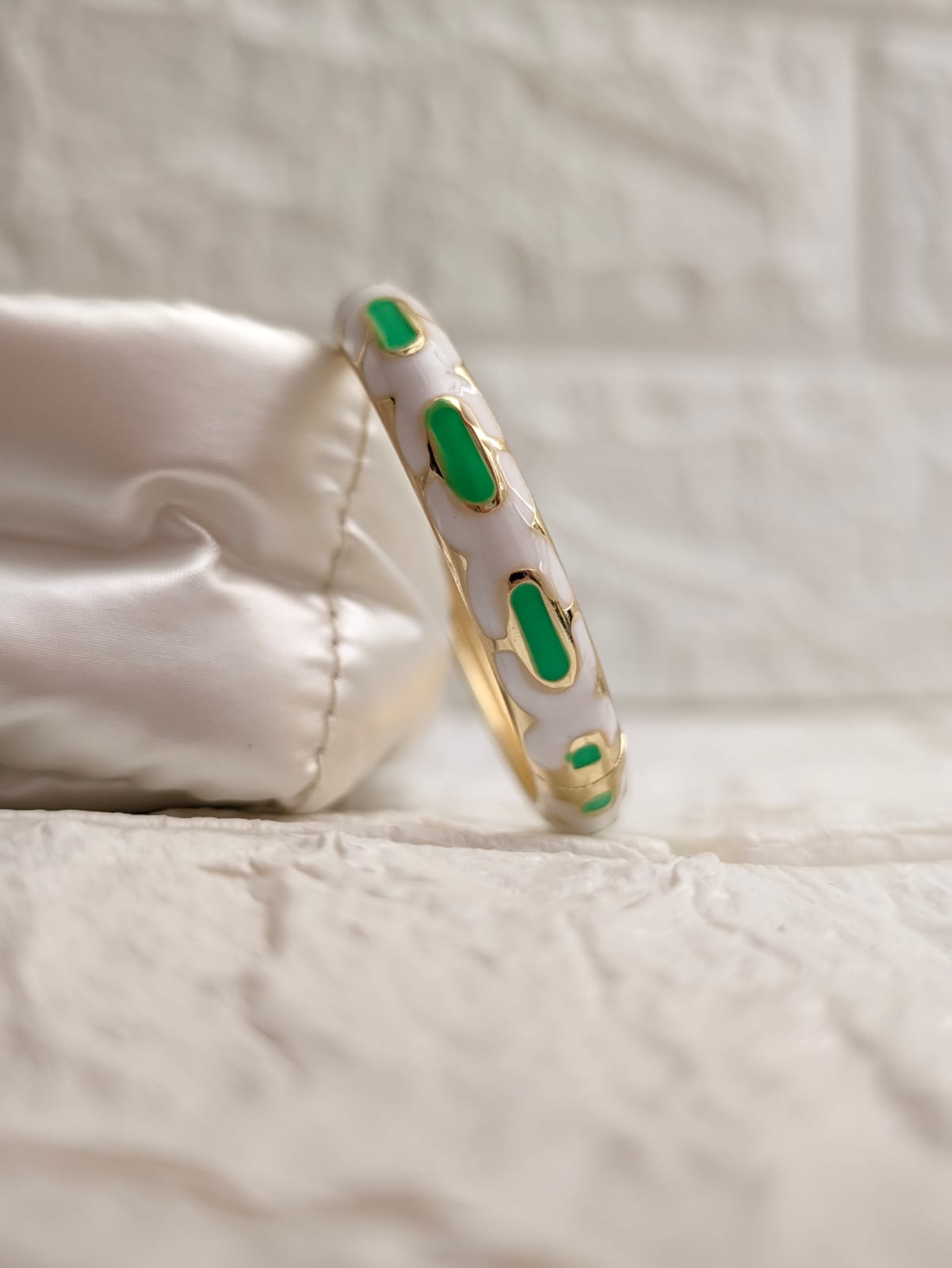 Aurelia Link Enamel Kada - Ivory Green