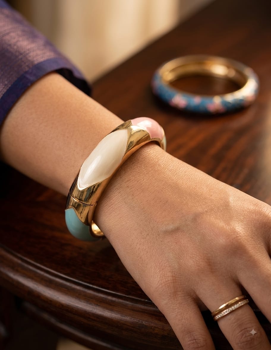 Blue and white enamel kada