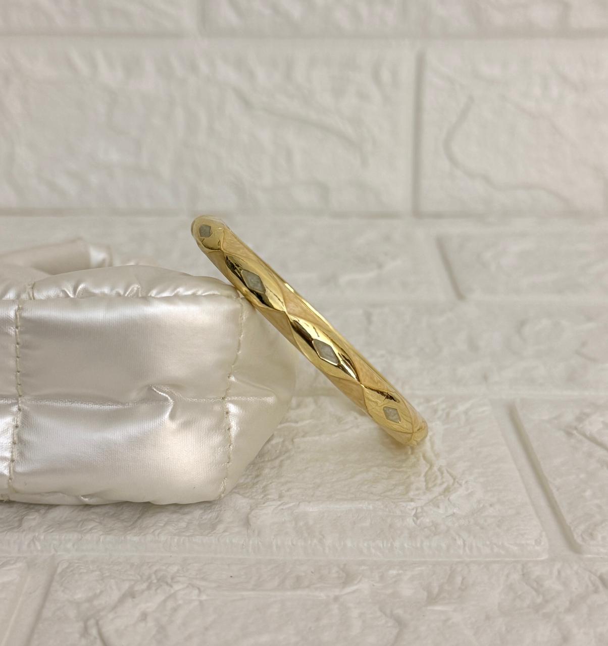 Diamond Weave Enamel Kada - Gold Ivory