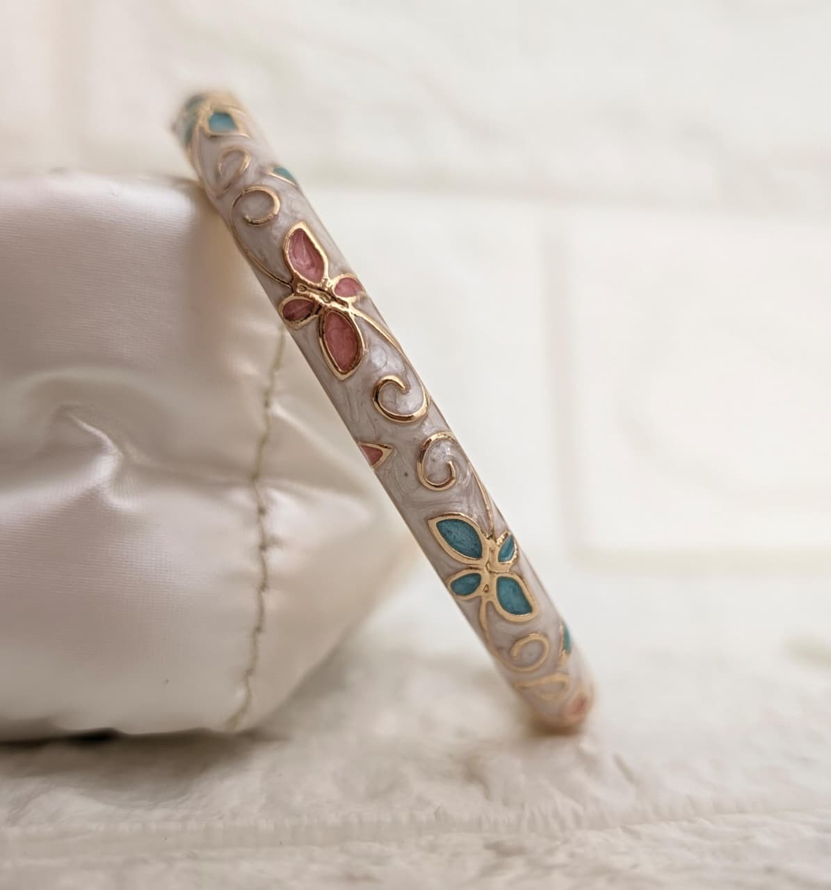 Florielle Enamel Kada - Ivory Pink Aqua