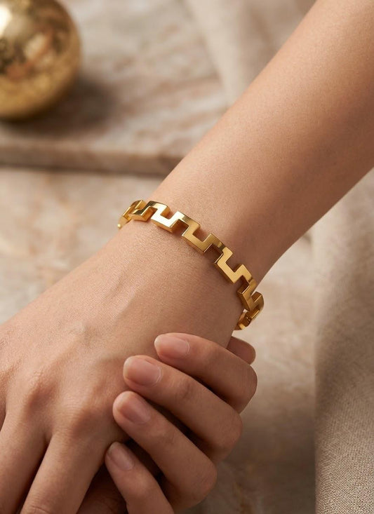 Gold-colour geometric link bracelet