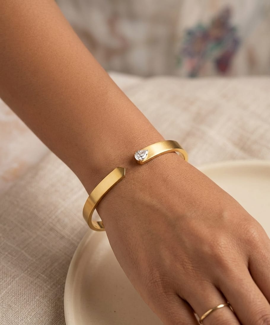 Gold-colour open cuff bracelet with clear heart stone