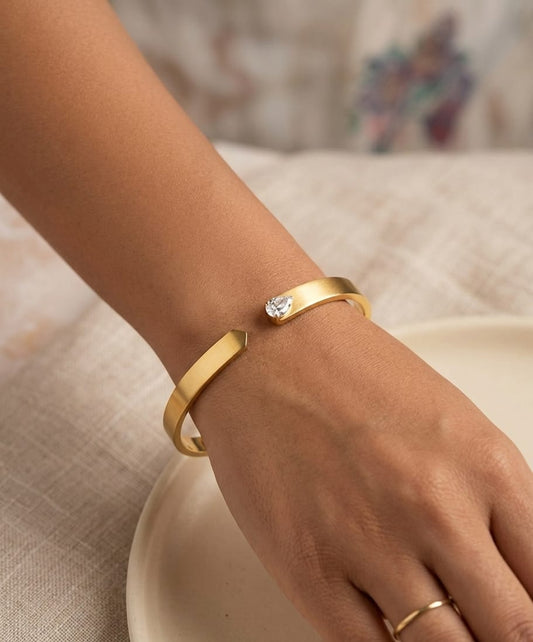 Gold-colour open cuff bracelet with clear heart stone