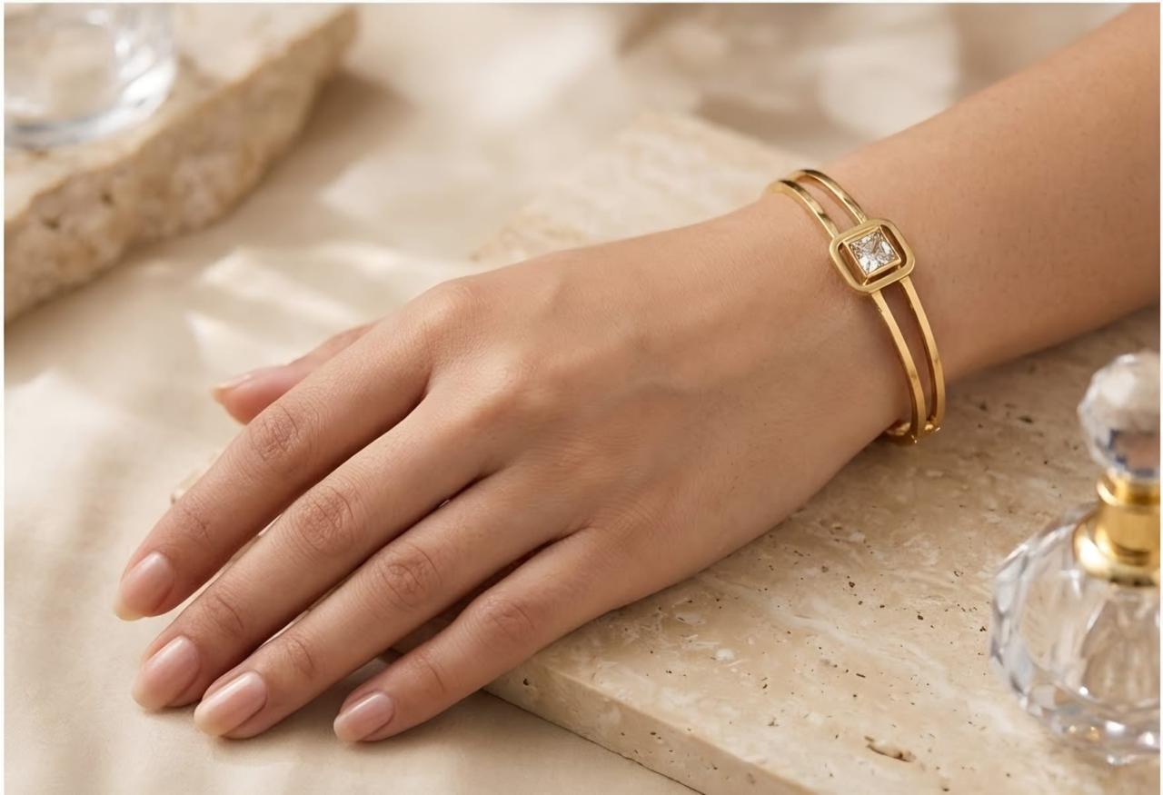Gold-colour bracelet with square clear stone detail