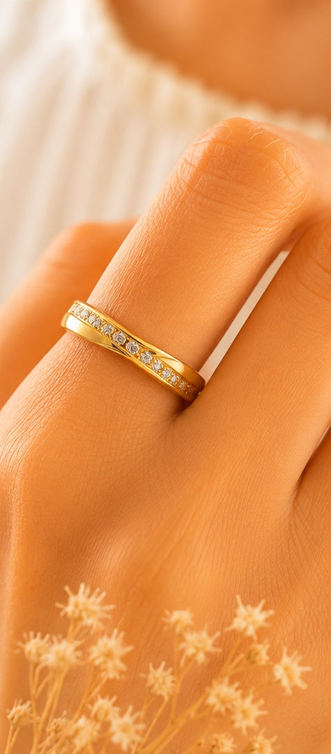 Women’s Gold Crossover Crystal anti-tarnish ring