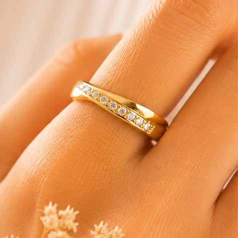 Women’s Crossover Crystal Band anti-tarnish ring