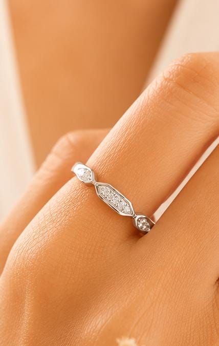 Women’s silver marquise crystal anti-tarnish ring