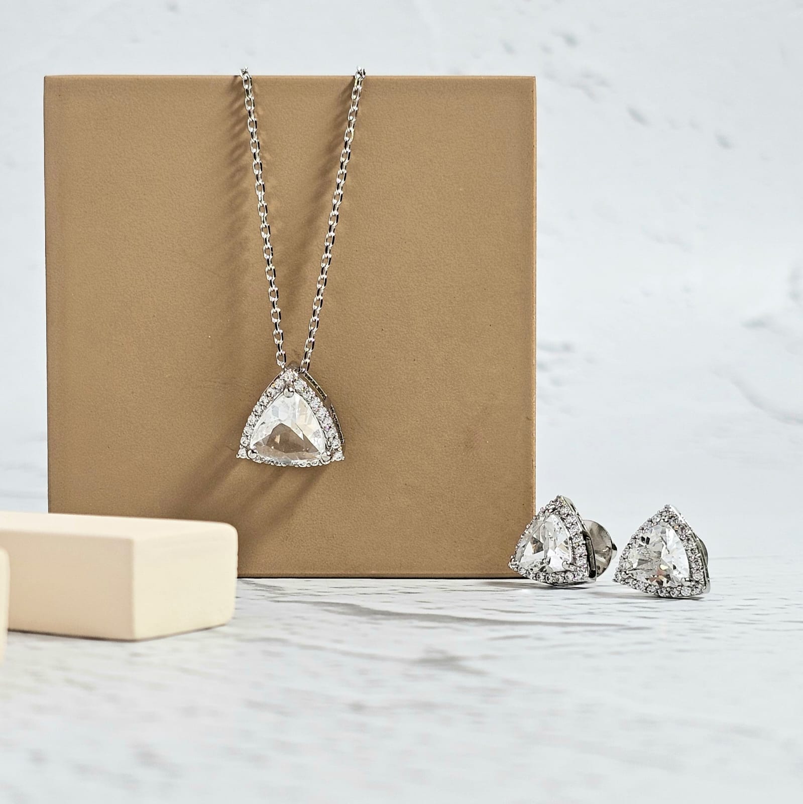 Triangle Diamond Pendant Necklace ♥ | sillyshinydiamonds